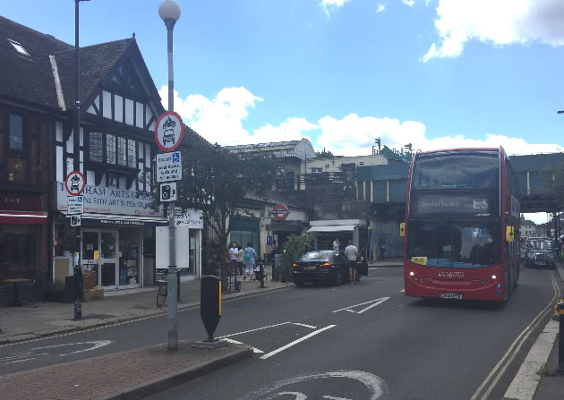 Access sign at northern end of Turnham Green Terrace